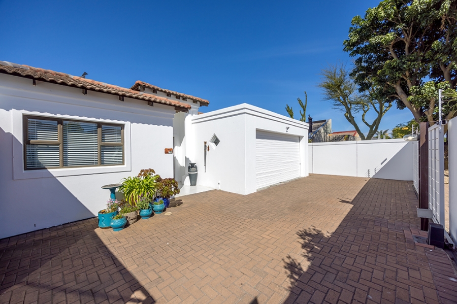 5 Bedroom Property for Sale in Parklands Western Cape